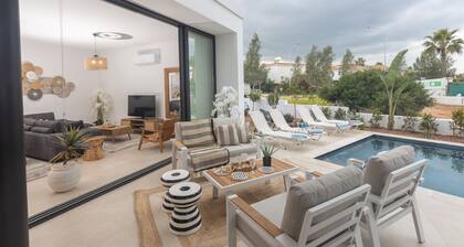Protaras Aqua Pearl Villa AQ01 - a villa that sleeps 9 guests in 4 bedrooms