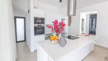 Fridge, microwave, oven, dishwasher