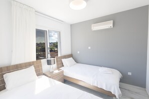 2 chambres, fer et planche à repasser, lit parapluie, accès Internet
