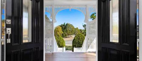 المنشأة من الداخل