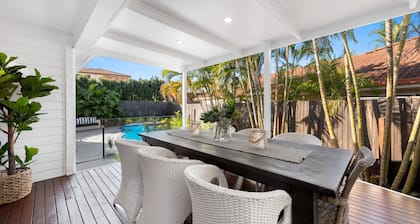 The Duchess - Luxury Brisbane Holiday Home. Family & Pet friendly with Pool