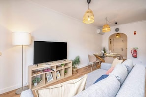 Smart TV - Elegant & Stylish Flat w/ Balcony by HostWise (Portimão)