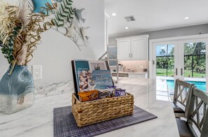 Interior - 3-bedroom house in awesome Naples with Heated Pool and Hot tub, AC, WiFi (Naples)