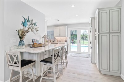 3-bedroom house in awesome Naples with Heated Pool and Hot tub, AC, WiFi