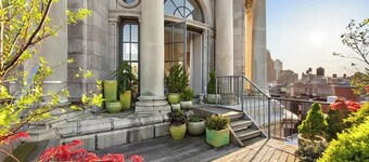 Attract travellers with an engaging headline