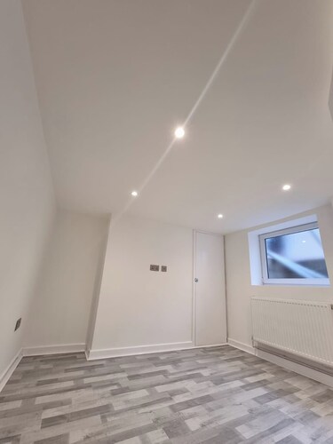 Bletchley Blissful Retreat - 4 Bedroom House