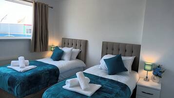 3 bedrooms, iron/ironing board, WiFi, bed sheets