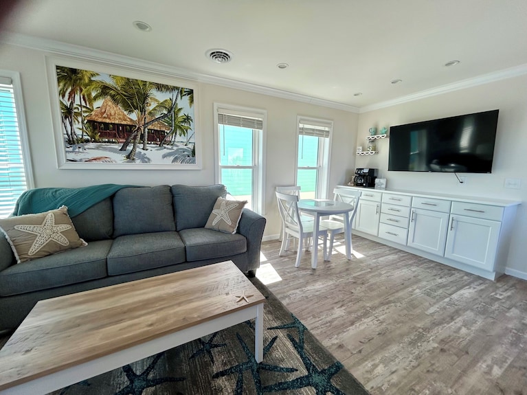 New Waterfront️pool, Epic Views/corner Lot️beaches Near~bbq Grill~washer/dryer - Stuart, FL