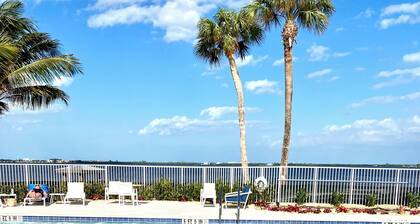 New Waterfront❗️Pool, Epic Views/Corner Lot❤️Beaches near~BBQ Grill~Washer/Dryer