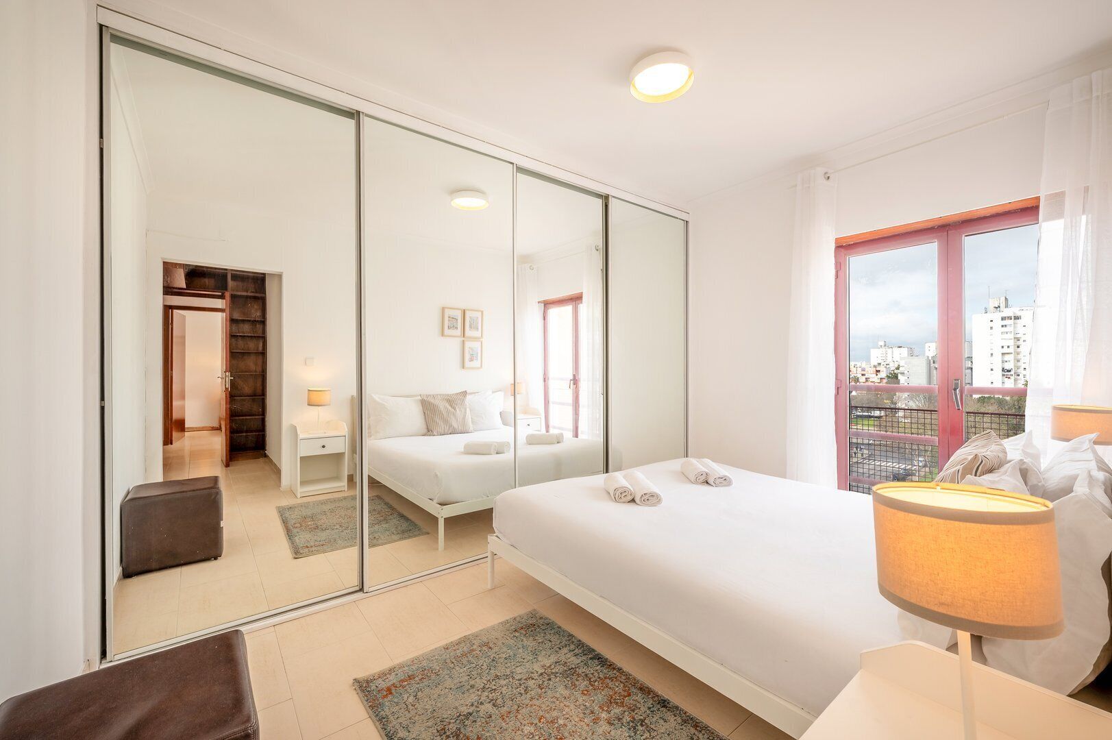 4 bedrooms, desk, iron/ironing board, internet