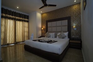 Työpöytä, kannettavalle tietokoneelle sopiva työtila, äänieristys