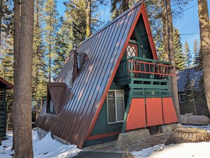 Exterior - Vintage A-frame in peaceful montane setting, dog friendly, trails and lake (Soda Springs)