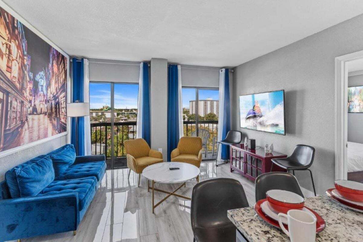 Smart TV, videogiochi, lettore DVD, tavolo da calcetto