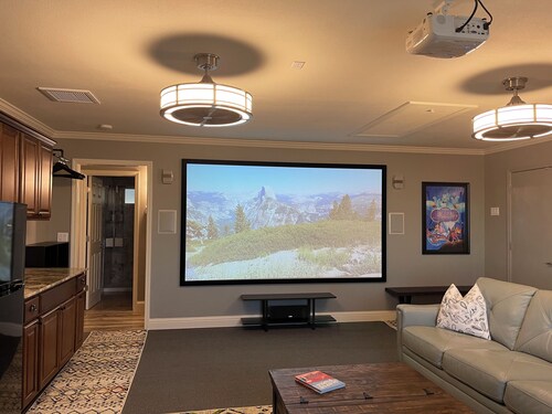 Spacious 1 Bedroom, 1 or 2 beds, Yosemite-Mariposa Guest Suite B