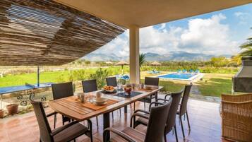 House, 5 Bedrooms | Outdoor dining