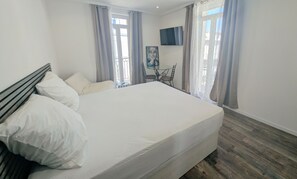 Silitysrauta/-lauta, ilmainen Wi-Fi, vuodevaatteet