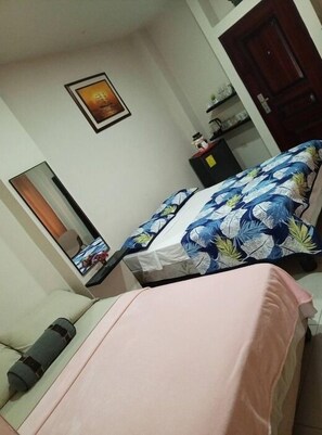 1 bedroom, WiFi, bed sheets - Private room in guesthouse in Salinas, Ecuador (Salinas)