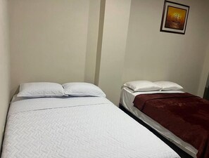 1 bedroom, WiFi, bed sheets - Private room in guesthouse in Salinas, Ecuador (Salinas)