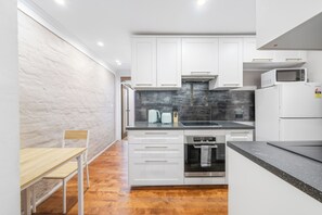 Mikrobølgeovn og oppvaskmaskin