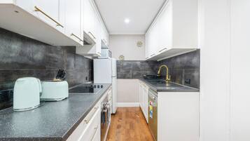 Microwave, dishwasher