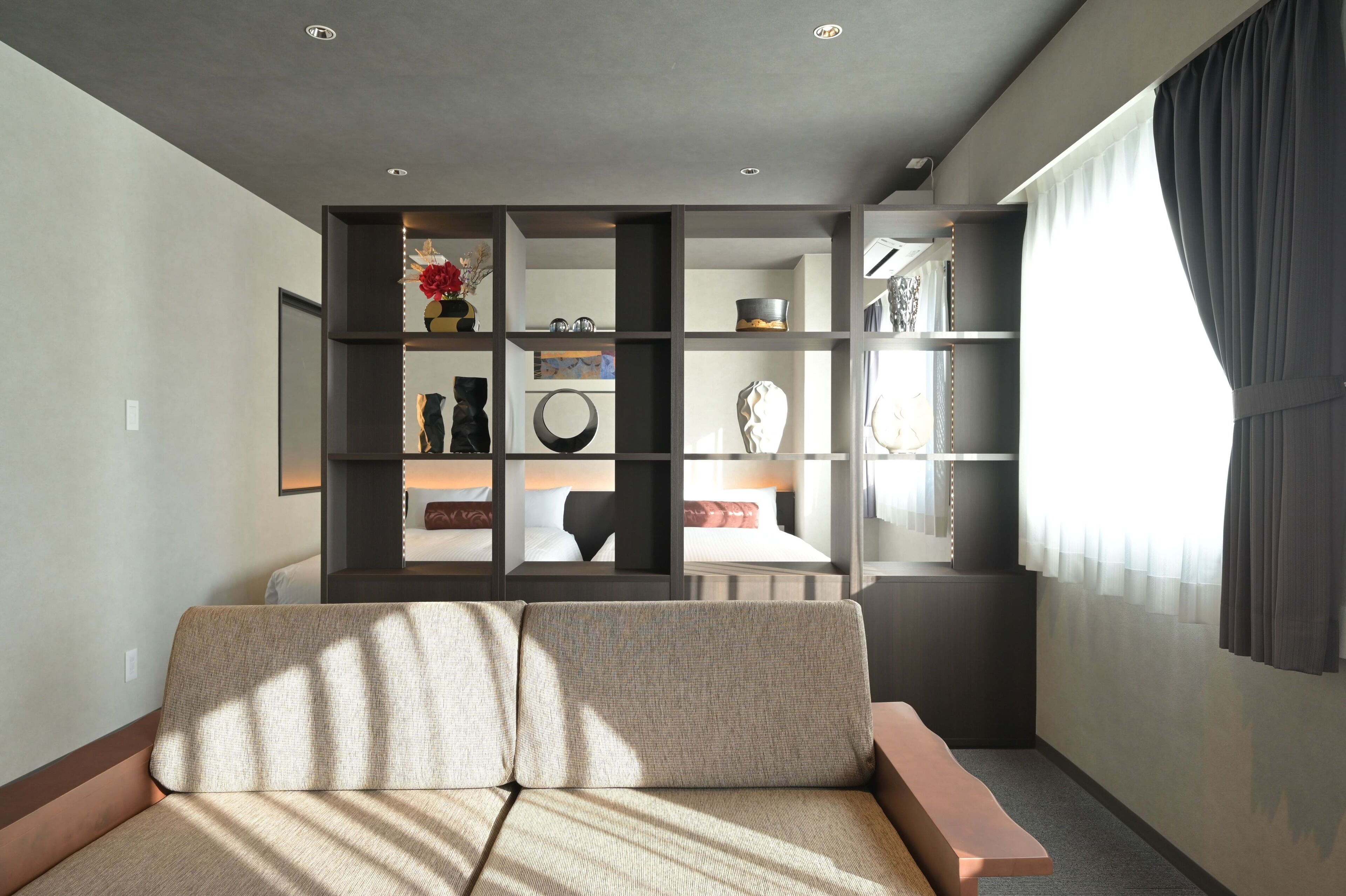 奢华双床房 | 办公桌、笔记本电脑工作区、遮光窗帘、熨斗/熨板