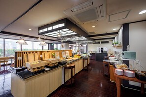 Daily buffet breakfast (JPY 1430 per person) - HOTEL THE 7 KUMAMOTO (Kumamoto)