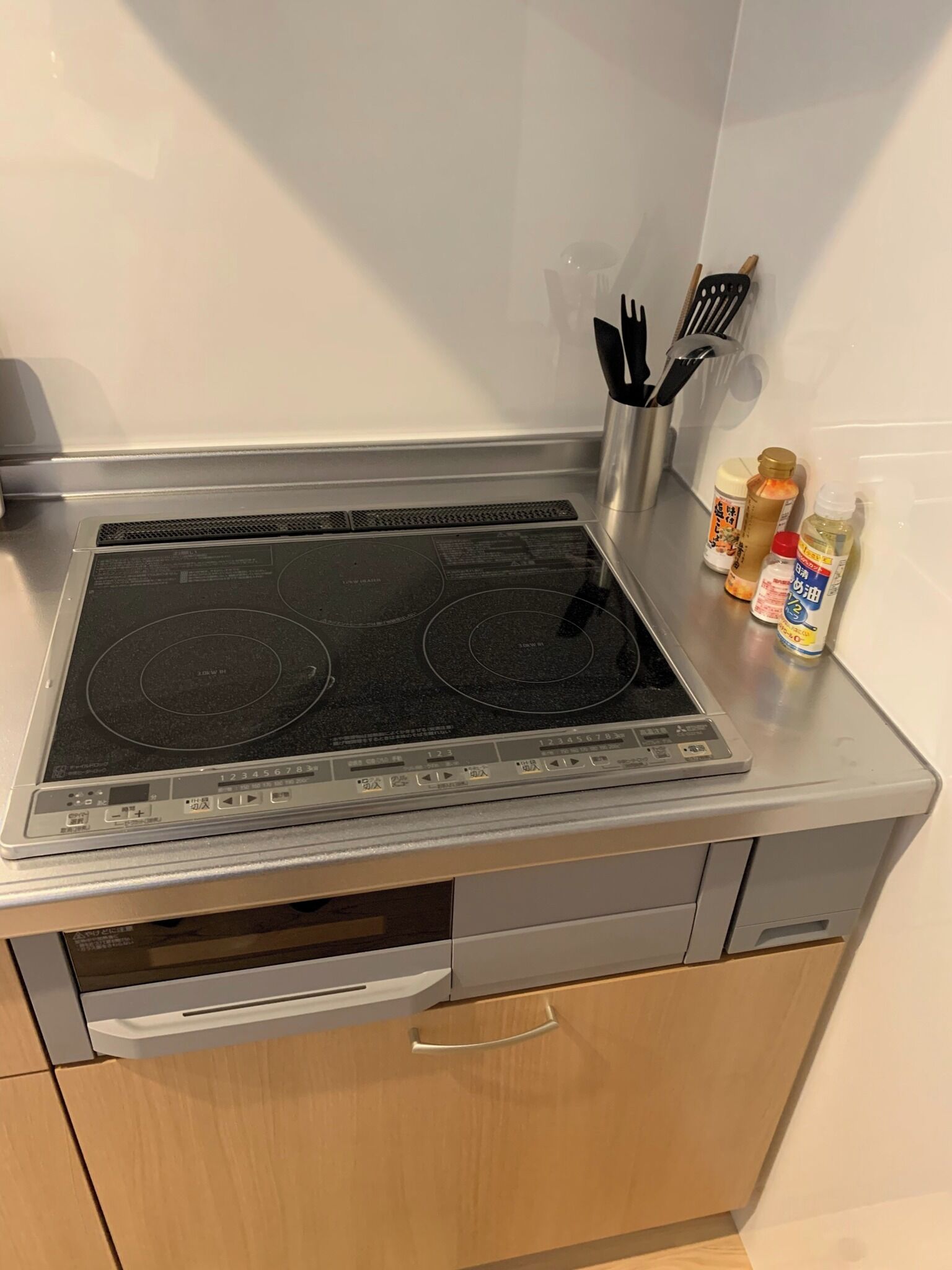 冰箱、微波炉、炉灶、厨具/餐具