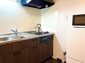 Fridge, microwave, stovetop, cookware/dishes/utensils