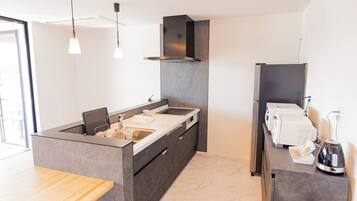 Fridge, microwave, stovetop, cookware/dishes/utensils