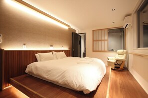 4 bedrooms, desk, iron/ironing board, free WiFi