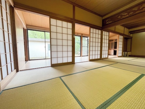 Main building 3LDK Accommodates up to 10 peopleBathroom and toilet included / Kushima Miyazaki