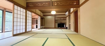 Main building 3LDK Accommodates up to 10 peopleBathroom and toilet included / Kushima Miyazaki