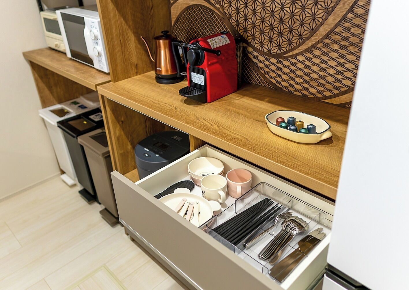 冰箱、微波炉、炉灶、厨具/餐具