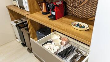 雪櫃、微波爐、爐具、廚房用具/餐具/器皿