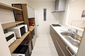 Fridge, microwave, stovetop, cookware/dishes/utensils