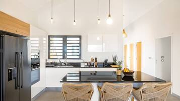 Réfrigérateur, micro-ondes, four, lave-vaisselle