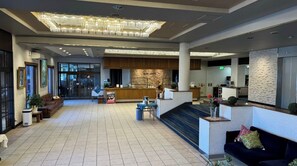 Lobby - East Wing 3rd floor JapaneseWestern modern 10t / Minamitsurugun Yamanashi (Minamitsurugun)
