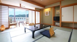 Dining - East Wing Japanesestyle room 10 tatami mats v / Minamitsurugun Yamanashi (Minamitsurugun)