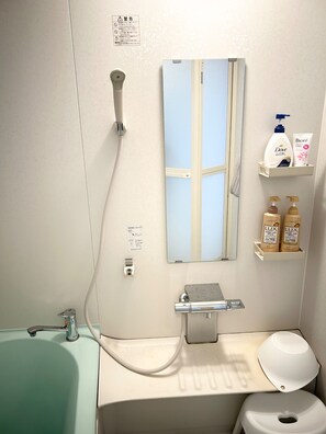 Hair dryer, towels - us / Awara Fukui (Awara)
