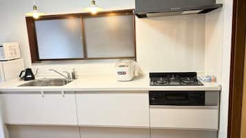 Fridge, microwave, stovetop, cookware/dishes/utensils