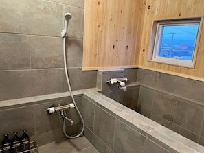 Sèche-cheveux, serviettes fournies