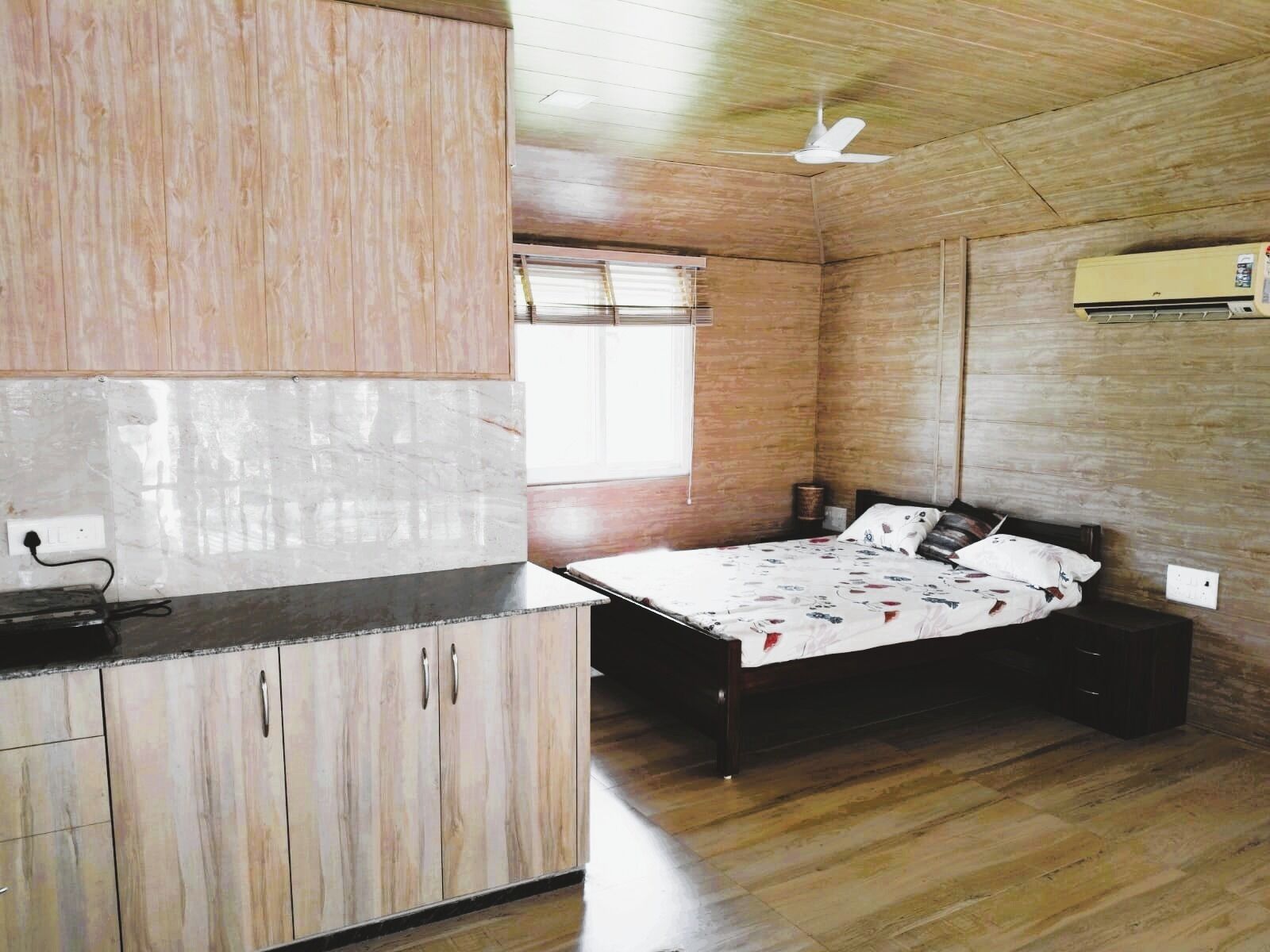 1 bedroom, desk, iron/ironing board, WiFi