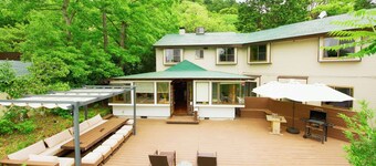 Rent an entire Americanstyle villa decorated with / Ito Shizuoka