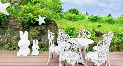 Rent an entire Americanstyle villa decorated with / Ito Shizuoka