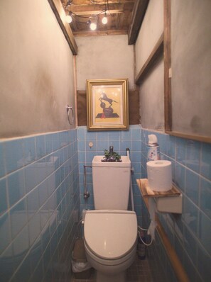 Sèche-cheveux, serviettes fournies