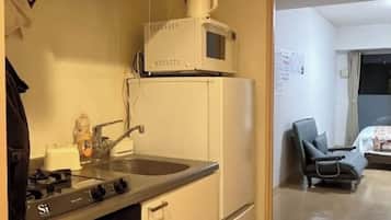 冷蔵庫、電子レンジ、コンロ、電気ポット