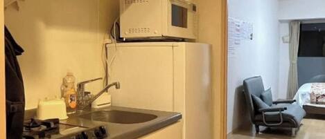 冰箱、微波炉、炉灶、电热水壶