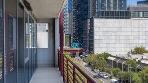 Property grounds - Vista on Queensbridge - 3BR Home in the Heart of It All (Southbank)