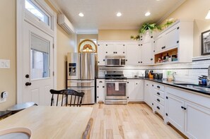 Micro-ondes, four, plaque de cuisson, lave-vaisselle