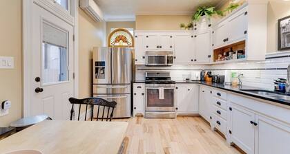 Charming 3-bedroom house with AC, WiFi in brilliant Pittsburgh